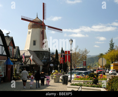 Une rue de Solvang, Californie Banque D'Images