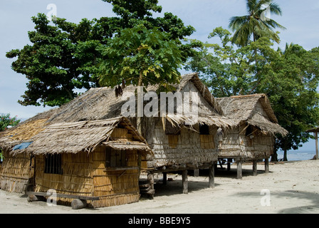 Village traditionnel à Lilisiana, Auki, Malaita, Îles Salomon Banque D'Images