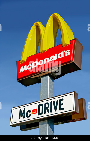 McDonalds signe, McDrive, Allemagne Banque D'Images