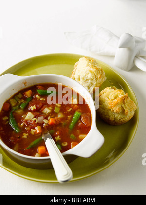 Muffins au fromage et soupe minestrone Banque D'Images