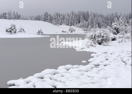 Lac Schmalensee, Mittenwald, Bavière, Allemagne Banque D'Images