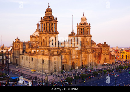 Cathédrale métropolitaine de Mexico, au crépuscule, la ville de Mexico, Mexique Banque D'Images