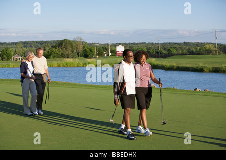 Les gens on Golf Course, Burlington, Ontario, Canada Banque D'Images