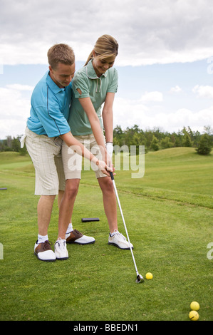 Couple Playing Golf, Burlington, Ontario, Canada Banque D'Images