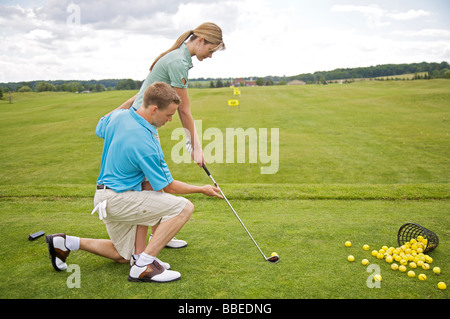 Couple Playing Golf, Burlington, Ontario, Canada Banque D'Images