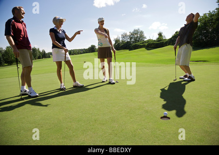 Jouer au golf en famille, Burlington, Ontario, Canada Banque D'Images