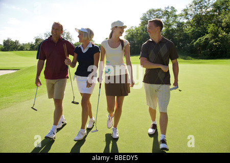 Jouer au golf en famille, Burlington, Ontario, Canada Banque D'Images