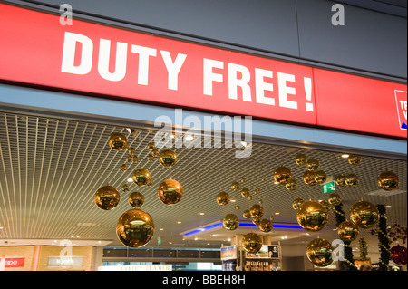 Dans la boutique hors taxes de l'aéroport de Munich, Munich, Bavière, Allemagne Banque D'Images