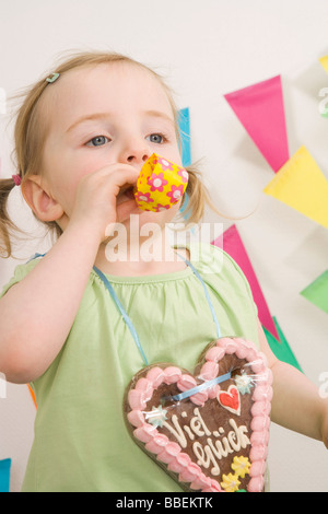 Girl at Birthday Party Banque D'Images