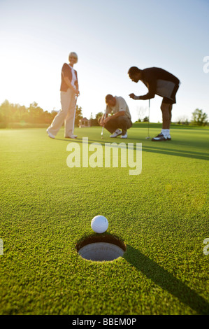 Groupe de personnes qui jouent au golf, Burlington, Ontario, Canada Banque D'Images