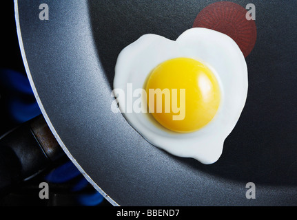 Oeufs au plat en forme de coeur Banque D'Images