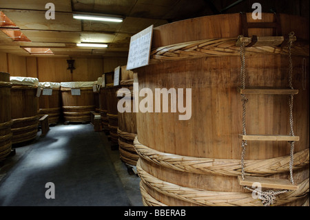 La zone où le miso est fait et conservé, Ishii Miso, Matsumoto au Japon, le 19 mai 2009. Banque D'Images