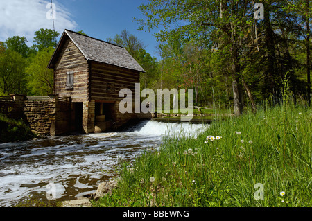 S McHargue moulin sur la Petite rivière de Laurier en Levi Jackson State Park à Laurel Comté Ohio Banque D'Images