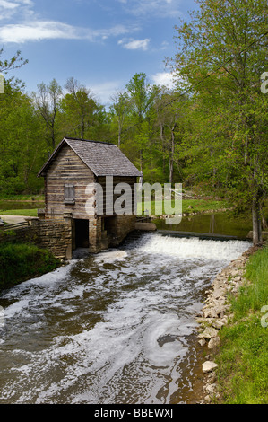 S McHargue moulin sur la Petite rivière de Laurier en Levi Jackson State Park à Laurel Comté Ohio Banque D'Images