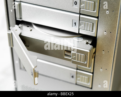 Close up of a d'un bac 5 RAID (Redundant Array of Independent Disks) disque dur Banque D'Images