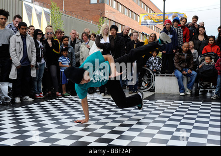 UMEA EN SUÈDE Le 23 mai au festival de danse de rue Kulturnatta Umea en Suède le 23 mai 2009 Banque D'Images