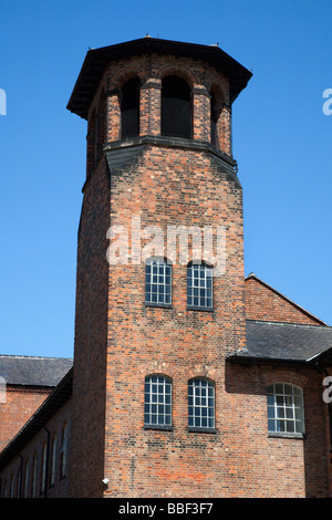 Silk Mill Museum et pont sur la rivière Derwent Derby Derbyshire Banque D'Images