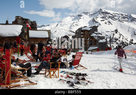 Cafe à Morzine domaine skiable des Alpes françaises France Europe Banque D'Images