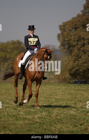 Zara Phillips à Powderham Castle horse concours complet 2009 Jour 2 Banque D'Images