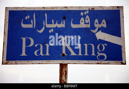 Parking voiture mal orthographié signer Krak des chevaliers, en Syrie Banque D'Images