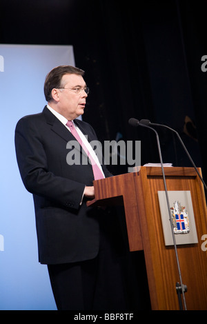 Le premier ministre islandais Geir Haarde H discussions au cours de la conférence de presse Banque D'Images