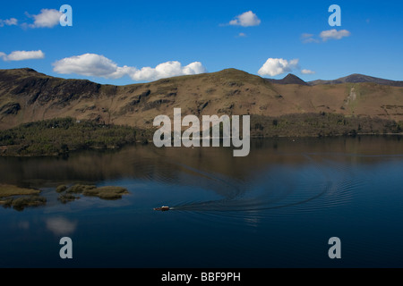 Le Lake District. Photo prise de vue surprise à l'ensemble de Derwentwater vers Cat Bells et Causey Pike. Banque D'Images