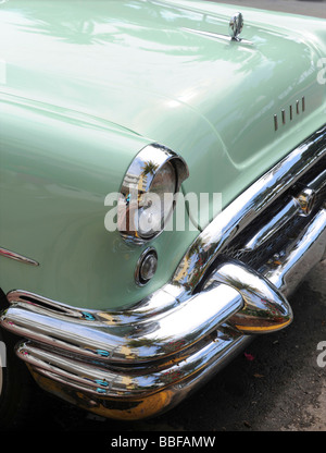 1950 Buick sur Ocean Drive, l'Art Déco de Miami, Florida, US Banque D'Images