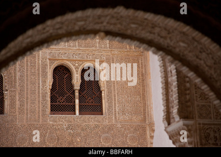 Dans la façade de Comares Palais Nasrides de l'Alhambra à Grenade Espagne Banque D'Images