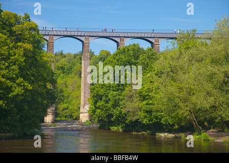 Avis de passage de l'aqueduc de Pontcysyllte rivière Dee près de Llangollen Wales Cymru UK Royaume-Uni GB Grande-bretagne British Isles Banque D'Images