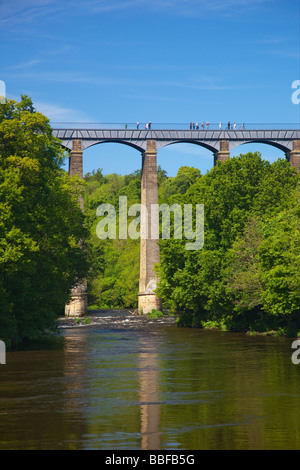 Avis de passage de l'aqueduc de Pontcysyllte rivière Dee près de Llangollen Wales Cymru UK Royaume-Uni GB Grande-bretagne British Isles Banque D'Images