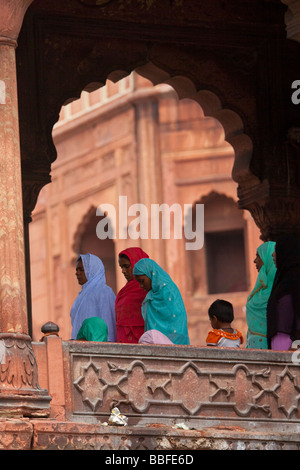Les femmes priaient à la mosquée Jama Masjid ou vendredi à Delhi Inde Banque D'Images