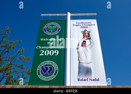 Des bannières pour 2009 et les championnats de tennis de Wimbledon 2008 mens winner, Rafael Nadal, à l'all-england lawn tennis club Banque D'Images