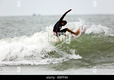 La Chine, la Province de l'île de Zhoushan, Zejiang, surf, Francesco Palattella (ITA) Banque D'Images