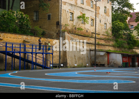 La voie pour les voitures modèles radio-commandés dans le quartier Zizkov de Prague République Tchèque Europe Banque D'Images