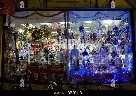 Vues de Shrewsbury et des rues commerçantes et des signes Banque D'Images