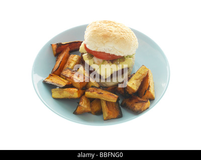 Accueil Fait Cheeseburger avec Sweet Potato Wedges Banque D'Images