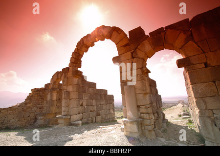 Afrique, Afrique du Nord, Maroc, ruines romaines de Volubilis, Archway, Tanger, porte de la route de cérémonie, Decumanus Maximus Banque D'Images