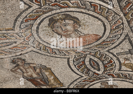 L'Afrique, Maroc, ruines romaines de Volubilis, carreaux de mosaïque de femme représentant l'automne, Quatre Saisons Mosaïque, Maison de Dionysos Banque D'Images