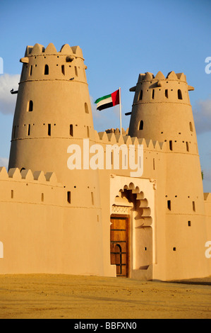 Portail de l'Al Jahili Fort, Al Ain, Abou Dhabi, Émirats arabes unis, l'Arabie, l'Orient, Moyen-Orient Banque D'Images