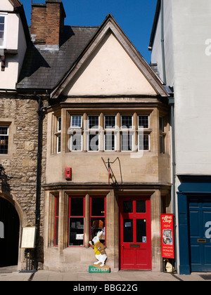 Alice au Pays des merveilles du thème de l'Oxford shop UK Banque D'Images