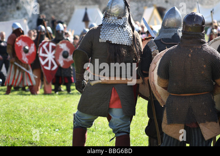 La promulgation d'une bataille médiévale au Château Ogrodzieniec, Pologne. Banque D'Images