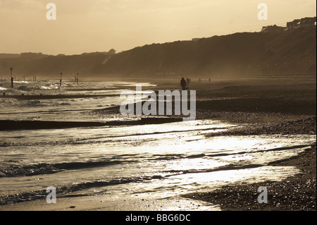Coucher du soleil sur la plage de Southbourne dans Dorset England UK Banque D'Images