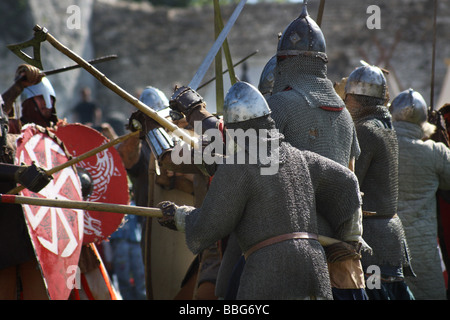 La promulgation d'une bataille médiévale au Château Ogrodzieniec, Pologne. Banque D'Images