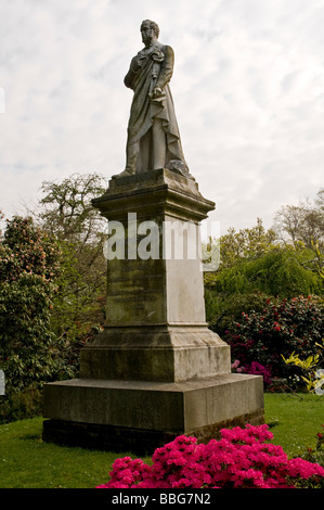 Une sculpture de Lord Palmerston érigée à Palmerston Park en 1889 par les habitants de la ville de Southampton reconnaissant Banque D'Images