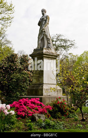 Une sculpture de Lord Palmerston érigée à Palmerston Park en 1889 par les habitants de la ville de Southampton reconnaissant Banque D'Images