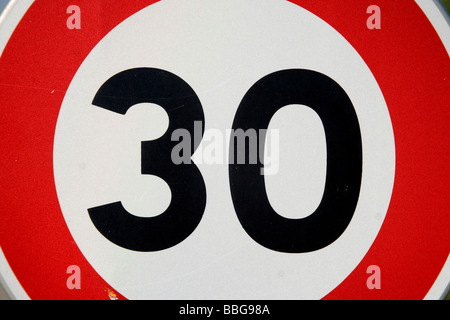 Road sign, détail, 30 km/h la vitesse maximale Banque D'Images