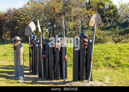 Des sculptures modernes par David Kemp sur la façon d'un Centurion , ligne de chemin de fer désaffectée, Chichester, West Sussex, UK Banque D'Images