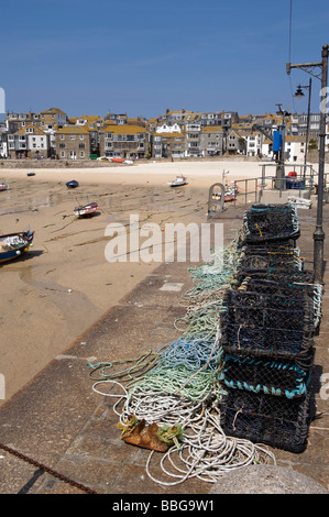 Des casiers à homard et cordes de pêche sur la jetée de Smeaton'S 'St Ives, Cornwall, Angleterre,''Grande-bretagne' Banque D'Images