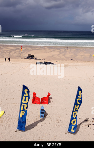 L'École de surf sur la plage de Porthmeor au 'St ives' à Cornwall Banque D'Images