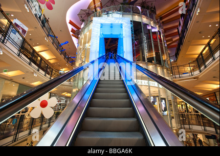 Moderne centre commercial Palladium, à la place de la République, Prague, République Tchèque, Europe Banque D'Images